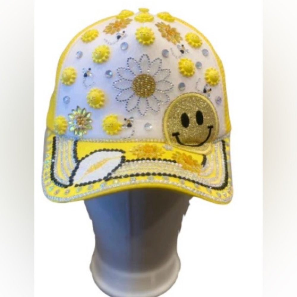 Women’s Smiley Face Yellow and White Cap